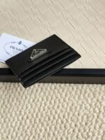 Prada Bags 55prada Hot-Selling Holder Unisex Small Card Holder, Black, Model 1MC025 Triangle Wheat Series Nine Colors Made of cross-grain cowhide, 6 card slots ➕ A middle compartment that can hold multiple cards and small change, size 11.2×8.5cm, actual product photo, see is what you get - Image 4