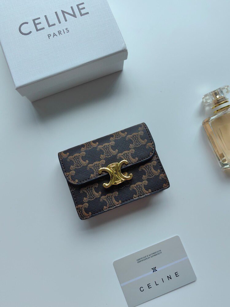 85e53d0331ad4589b54aeec22734ae77.jpg Miumiu Bags - Image 1