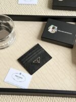 Prada Bags 55prada Hot-Selling Holder Unisex Small Card Holder, Black, Model 1MC025 Triangle Wheat Series Nine Colors Made of cross-grain cowhide, 6 card slots ➕ A middle compartment that can hold multiple cards and small change, size 11.2×8.5cm, actual product photo, see is what you get - Image 3