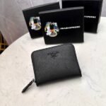 Prada Bags  PRADA Best Selling Women's Coin Purse Counter Latest Style, Official Website Synchronization, Genuine Development, Italian Top Original Single Cross Pattern Cowhide Leather Texture Excellent, Threaded Lining Imported Hardware Accessories! Exquisite and Even Stitching, Smooth Oil Edge, Number: LM207, Size: Length 10cm Height 8cm, Color: Black, Plum Red, Blue, Pink