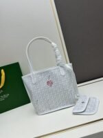 Goyard Bags Size 205 Counter Version Upgraded Version❤Goyard has undergone multiple studies improvements, enhancing fabrics offering comprehensive exclusive customization™Just continuously meet requirements our customers base fabric custom high-quality rain dew linen consistent coated glossy gum aldehyde [clever] texture comparable ZP, achieving a feeling like light yet matte. leather top-grain South African tumbled grain leather, flexible non-irritating to touch. The hardware is made of pure steel with symmetrical patterns and colors, no color difference. Details can be seen in the pictures Small size: Bag opening 28cm, 20* height 19* bottom width 10cm