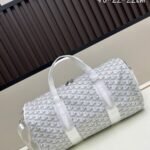 Goyard Bags New batch 190 Goyard Barrel 40 sports travel bag. The size 40cm suitable daily use can be used as gym or a perfect companion short trips.The double zipper design makes it more convenient use.There an additional handle on enhance portability.The overall body of the bag is very soft, lightweight, and has large capacity space.There are side buckles that allow you to match medium-sized straps for shoulder carrying.Dimensions 40x22x22, model 2535