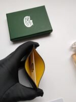 Goyard Bags ￥50 GOYARD Goya Classic Saint-Sulpice Card Holder Compact Design with Middle Pocket for Cards, ID, Folded Banknotes The compact design fits perfectly into the pocket of a jacket or pants. Style number: 9636 Size: 7 x 10.5 cm - Image 5