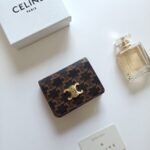 Celine Bags ￥75 Celine Classic Business Holder, Large Cowhide Interior with Smooth Microfiber CANVAS Logo Print, gold Trim TRIOMPHE Metal Snap Closure, Zipper Coin 5 Card Slots, Banknote Pocket, 1 Flat Pocket No.: 10K623 Size:11 9 X 3cm