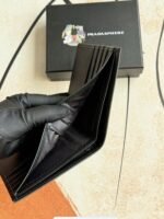 Prada Bags 75PRADA Men's Short Wallet Counter Latest Style, Official Website Synchronization, Genuine Development, Model 2M0513 # Color as shown, blue. The blue leather texture is excellent, with threaded lining. Imported white steel hardware accessories feature a complex color-blocking design, making it more fashionable and unique. Dimensions: Length 11cm, Height 9cm - Image 5