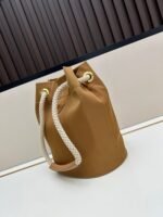 Prada Bags Batch 280¥ New Bucket Bag 1A082 Runway Style This Re-Nylon handbag is designed nylon fabric calfskin.The unique combination adds charming embellishments.The sliding cord handle highlights versatility of this handbag, making it convenient to carry by hand or over the shoulder/crossbody with top-grade hardware.It has large capacity space, very casual fashionable, it's a timeless bestseller. Guys, hurry up and get it! Length 23.5x Height 28x Bottom 16.5cm - Image 2