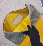 Goyard Bags 90 G0YARD Goya was founded in 1853 over 160 years history. The fabric is made from blend of linen, cotton, hemp fibers, then coated smooth gum aldehyde sugar. It's waterproof, strong, durable, highly sought after by celebrities, royalty, aristocrats. [Applause][Applause] Vacuum electroplated hardware inner label leather tags, stitching, and outer ring pressing are effects that can only be achieved imported machines. Updated the latest counter practices, model size 36*25cm Does not come with a box - Image 6