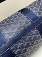Goyard Bags New batch 190 Goyard Barrel 40 sports travel bag. The size 40cm suitable daily use can be used as gym or a perfect companion short trips.The double zipper design makes it more convenient use.There an additional handle on enhance portability.The overall body of the bag is very soft, lightweight, and has large capacity space.There are side buckles that allow you to match medium-sized straps for shoulder carrying.Dimensions 40x22x22, model 2535 - Image 6