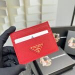 Prada Bags PRADA Best-Selling Genuine Leather Card Holder [Heart] Latest Style from the Counter, Official Website Synchronized, Authentic Development Internal Code 224, OEM Code, Cross Pattern Cowhide with Excellent Texture, Imported Threaded Lining, and Uniform Stitching, Smooth Oil Edge, Exquisite Workmanship, Size: Length 10cm Height 8cm, Color: Epoxy Gold, Black, Bright Plum Red, Pink, Blue Sky Blue, Apricot, Purple, Number: ML206