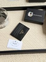 Prada Bags 55prada Hot-Selling Holder Unisex Small Card Holder, Black, Model 1MC025 Triangle Wheat Series Nine Colors Made of cross-grain cowhide, 6 card slots ➕ A middle compartment that can hold multiple cards and small change, size 11.2×8.5cm, actual product photo, see is what you get - Image 3