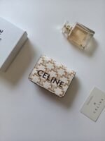 Celine Bags ￥75 Celine Classic Business Holder, Large Cowhide Interior with Smooth Microfiber CANVAS Logo Print, gold Trim TRIOMPHE Metal Snap Closure, Zipper Coin 5 Card Slots, Banknote Pocket, 1 Flat Pocket No.: 10K623 Size:11 9 X 3cm - Image 2