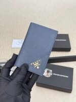 Prada Bags 65 Prada Pattern Unisex Placed or Bag, Be Handheld, Made of Imported Calfskin with Cross Pattern, Pocket Holder, Can Hold Change, 6 Card Slots, Simple and Elegant Fashion Trend Model 2MC101, color as shown in the picture Size 11×7cm,