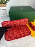 Goyard Bags 150 Goya Plumet Clutch Bag has wallet function design that store coins, banknotes, and cards. It can also paired with shoulder strap be worn crossbody like a small bag.Its 3 independent pocket system adapts perfectly to its contents, showcasing an elegant style. Style number: 98638 Color: Red Dimensions: 20.5cm 2.5cm x 14cm - Image 6