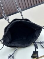 Prada Bags Batch 240 Stunning to carry the Sunshine Straw Bag Summer solstice is coming soon, here's recommendation for this Prada sun-straw bag Woven leather, refreshing yet artistic, making you both sweet and beautiful.Design It's also very practical with large capacity. Same style! How can summer be complete without a straw bag? ​Bag mouth size 40x bottom 26x height 22x width 13, model 2553 - Image 7