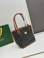 Goyard Bags Size 205 Counter Version Upgraded Version❤Goyard has undergone multiple studies improvements, enhancing fabrics offering comprehensive exclusive customization™Just continuously meet requirements our customers base fabric custom high-quality rain dew linen consistent coated glossy gum aldehyde [clever] texture comparable ZP, achieving a feeling like light yet matte. leather top-grain South African tumbled grain leather, flexible non-irritating to touch. The hardware is made of pure steel with symmetrical patterns and colors, no color difference. Details can be seen in the pictures Small size: Bag opening 28cm, 20* height 19* bottom width 10cm - Image 2