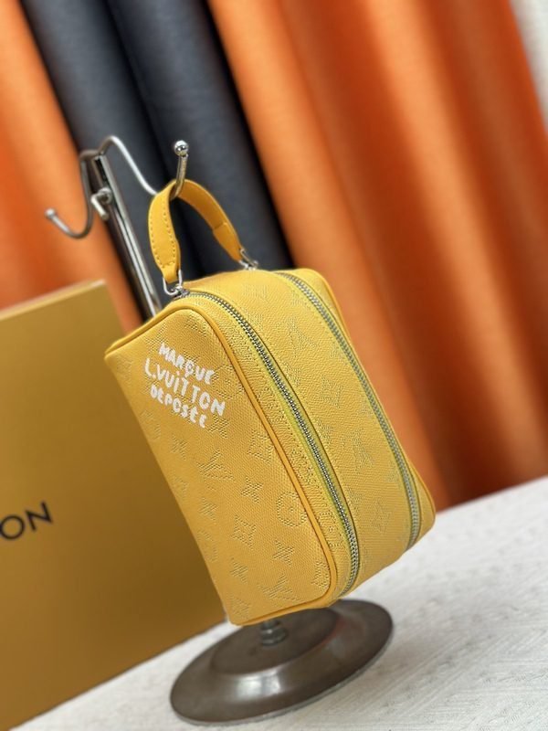 b0225af079bf4ba9b79d3db37b5f34a8.jpg Louis Vuitton Bags - Image 1