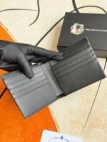 Prada Bags 75PRADA Men's Short Wallet Counter Latest Style, Official Website Synchronization, Genuine Development, Model 2M0513# Color as shown, blue. The blue leather texture is excellent, with threaded lining. Imported white steel hardware accessories feature a complex color-blocking design, making it more fashionable and unique. Dimensions: Length 11cm, Height 9cm - Image 4