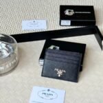Prada Bags Prada Hot-Selling Holder Unisex Small Card Holder, Black, Model 1MC025, Loose Characters, Triangle Wheat Series, Nine Colors Made of cross-grain cowhide, 6 card slots➕A middle compartment that can hold multiple cards and cash, size 11.2×8.5cm, actual product photo, see is what you get