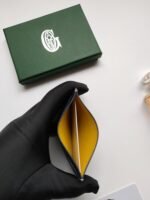 Goyard Bags ￥50 GOYARD Goya Classic Saint-Sulpice Card Holder Compact Design with Middle Pocket for Cards, ID, Folded Banknotes The compact design fits perfectly into the pocket of a jacket or pants. Style number: 9636 Size: 7 x 10.5 cm - Image 5