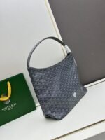 Goyard Bags 240 Underarm Counter Edition - Goyard "58%" Bohème Hobo Bag epitome of lightweight, flexible, and secure design, thanks zipper closure.Due to its wide handle, it is very comfortable as shoulder bag.It also features the iconic detachable pouch that can be closed with a snap button. Size: 27 15 x 42 cm Goyardine & Chevroches - Image 2