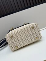 Goyard Bags 300L Five-Compartment This Wicker Bag is meticulously woven using traditional handcraft techniques from wicker, making it classic fashion item that showcases exquisite craftsmanship.The interior includes blue Oblique printed pouch a zipper pocket and drawstring closure.Inspired by brand logo style, Book Tote handbag with embroidered adjustable wide strap, can be worn over the shoulder or crossbody.Very suitable for casual travel wear. Lady Diana Five-Grid Bamboo Basket √ Size: 24×20×11cm - Image 5