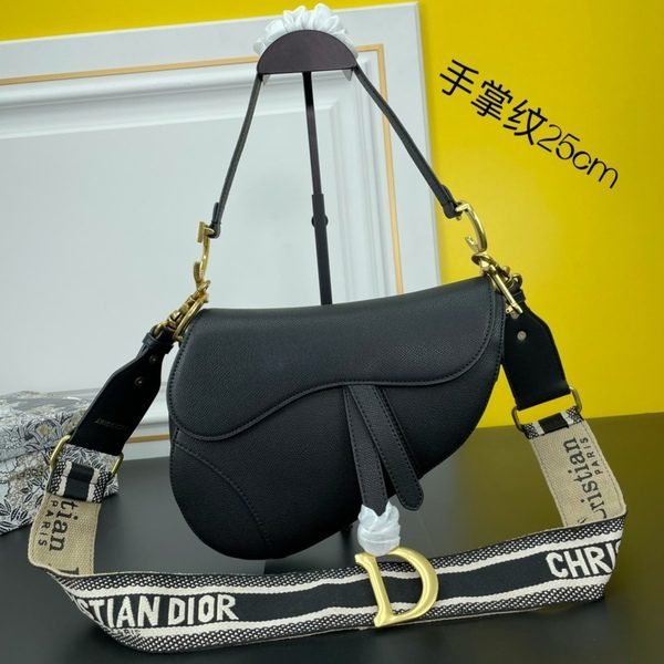 bf6f95ea4fb24139a29af7d5bea5629d.jpg Dior Bags - Image 1