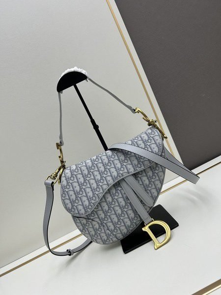 c19adb92d65e4518aa18425dd2b74443.jpg Dior Bags - Image 1