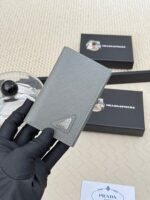 Prada Bags 65 Prada Pattern Unisex Placed or Bag, Be Handheld, Made of Imported Calfskin with Cross Pattern, Pocket Holder, Can Hold Change, 6 Card Slots, Simple and Elegant Fashion Trend Model 2MC101, color as shown in the picture Size 11×7cm,