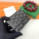 Goyard Bags The G513 Marigny Coin Purse is perfect storing small change. It features snap closure, compartment coins, a slot for cards and banknotes.Size: 8.5*2*10cm. Color: Black - Image 3