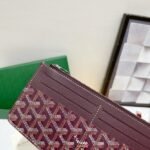 Goyard Bags 65 Goya Insert Louise is an ideal daily companion, with a large zippered compartment that for secure placement of large-sized phones, receipts, or small change.Its 8 slots 4 card pockets can hold up 12 cards.Its compact and lightweight design allows it to easily slip into your bag. Style number: 98316 Color: Wine Red Dimensions: 21cm 1cm x 11.5cm - Image 4