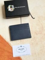 Prada Bags 60 Prada Classic Women's Clip Official Store Step, Type No. 1MC025 Oblique Triangle Wheat Route Do Exquisite craftsmanship Perfect cross-grain cowhide, this Style Saffiano leather Card Holder With Sex Coated Lang Metal Decal Set , Start Ingenious Wonderful Idea Of Fashionable Travel. Decor There is one Same color ‎ engraved Logo Highlight, Emphasize Craftsmanship Quality Standard ‌ Length 10cm high ​ 8cm - Image 2