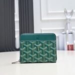 Goyard Bags 65 Green Gift Box High-Quality Original Geyad Short Zipper Wallet Originated from France in 1853 Nearly Two Hundred Years Heritage Fabric Made of Mixed Hemp, Cotton, Hemp Fibers with Smooth Gum Acacia Coating Waterproof and Durable Size: 11.5*9.5*2cm