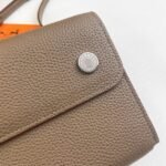 Hermes Bags Hermes new nap bags165 Made of Togo calfskin Lacquered Palladium Plated Saddle Stud Snap Adjustable strap be worn on the shoulder or crossbody - Can store a phone Dimensions: Length 18.5 Width 11.5 × Thickness 4.5cm Model: 363 Lychee Pattern - Image 4