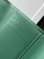 Goyard Bags 60Saint-Gabriel Wallet lightweight compact, be opened at 70% off degrees, can hold 7 cards, banknotes, cash, and various documents.There is a snap button on front cover the wallet for secure storage of all items. 9.3 2.5 x 12 cm 3319-Green - Image 5