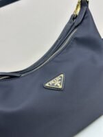 Prada Bags Batch 290 New Product 1BC264 Discovery Pack This explorer bag features imported nylon fabric calfskin leather, a soft silhouette multiple pockets.The lightweight practical Re-Nylon emphasizes multifunctional style of the design, while leather details iconic embellishments reflect our craftsmanship tradition. It comes with two detachable adjustable woven logo strap shoulder straps.Large capacity space, looks very fashionable when worn.Another timeless and popular item.Worth having! Length 32x Height 22x Bottom 11.5cm - Image 4