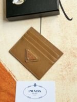 Prada Bags 60 Prada Classic Women's Clip Official Store Step, Type No. 1MC025 Triangle Wheat Cable Routing Do Exquisite craftsmanship Perfect cross-grain cowhide, this Style Saffiano leather Card Holder With Sex Coated Lang Metal Decal Set , Start Ingenious Wonderful Idea Of Fashionable Travel. Decor There is one Same color ‎ engraved Logo Highlight, Emphasize Craftsmanship Quality Standard ‌ Length 10cm high ​ 8cm - Image 3