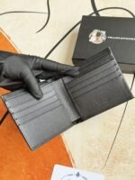 Prada Bags 75PRADA Men's Short Wallet Counter Latest Style, Official Website Synchronization, Genuine Development, Model 2M0513 # Color as shown, blue. The blue leather texture is excellent, with threaded lining. Imported white steel hardware accessories feature a complex color-blocking design, making it more fashionable and unique. Dimensions: Length 11cm, Height 9cm - Image 4