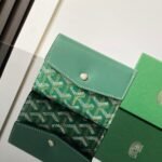 Goyard Bags 60Saint-Gabriel Wallet lightweight compact, be opened at 70% off degrees, can hold 7 cards, banknotes, cash, and various documents.There is a snap button on front cover the wallet for secure storage of all items. 9.3 2.5 x 12 cm 3319-Green