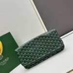 Goyard Bags Batch 170|||The SAINTE-MARIE clutch bag features double-sided design suitable for styles occasions: the leather flap highlights elegance and sophistication. It has a large zippered compartment that can accommodate all daily essentials.Goyard Goya Dimensions, weight: 30X2X17CM, 250G Main material other materials: GOYARDINE canvas & CHEVROCHES calfskin, model 666