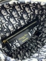 Goyard Bags 300L Five-Compartment This Wicker Bag is meticulously woven using traditional handcraft techniques from wicker, making it classic fashion item that showcases exquisite craftsmanship.The interior includes blue Oblique printed pouch a zipper pocket and drawstring closure.Inspired by brand logo style, Book Tote handbag with embroidered adjustable wide strap, can be worn over the shoulder or crossbody.Very suitable for casual travel wear. Lady Diana Five-Grid Bamboo Basket √ Size: 24×20×11cm - Image 8