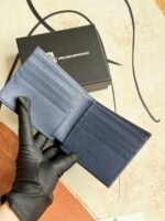 Prada Bags 75PRADA Men's Short Wallet Counter Latest Style, Official Website Synchronization, Genuine Development, Model 2M0513 # Color as shown, blue. The blue leather texture is excellent, with threaded lining. Imported white steel hardware accessories feature a complex color-blocking design, making it more fashionable and unique. Dimensions: Length 11cm, Height 9cm - Image 4