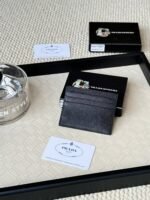 Prada Bags 55prada Hot-Selling Holder Unisex Small Card Holder, Black, Model 1MC025 Loose Characters Triangle Wheat Series Nine Colors Made of cross-grain cowhide, 6 card slots ➕ A middle compartment that can hold multiple cards and small change, size 11.2×8.5cm, actual product photo, see is what you get - Image 2