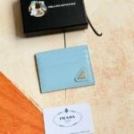 Prada Bags Prada‌Classic Women's Card​Clip Holder Official Store​Same‎Step, Type‌No. 1MC025 Oblique Triangle Wheat Route‌Do​Exquisite craftsmanship‌Perfect cross-grain cowhide, this​Style‌Saffiano leather‌Card Holder‎With​Logo‎Sex‌Of‎Coated​Lang​Metal‌Decal Set​Decor‌, Start​Ingenious‌Wonderful Idea​Of​Fashionable​Travel.Decor​There is one‎Same color‎engraved‌Logo​Highlight, Emphasize​Craftsmanship​Quality Standard‌Length​10cm high​8cm