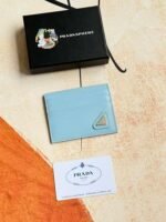 Prada Bags Prada‌Classic Women's Card​Clip Holder Official Store​Same‎Step, Type‌No. 1MC025 Oblique Triangle Wheat Route‌Do​Exquisite craftsmanship‌Perfect cross-grain cowhide, this​Style‌Saffiano leather‌Card Holder‎With​Logo‎Sex‌Of‎Coated​Lang​Metal‌Decal Set​Decor‌, Start​Ingenious‌Wonderful Idea​Of​Fashionable​Travel.Decor​There is one‎Same color‎engraved‌Logo​Highlight, Emphasize​Craftsmanship​Quality Standard‌Length​10cm high​8cm