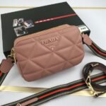 Prada Bags New Model 280 Batch 2101 Exclusive First‬Send✨Feel‬Soft two straps, can be worn crossbody or on one shoulder‬Single shoulder with three compartments fully designed‬Exquisite and Practical‬Please provide something lightweight yet practical‬Use, space capacity‬Big.Matching Japanese Clothing‬It's so beautiful that I can't hold it back, hurry up, goddesses! Length 24X height 15X base 7cm