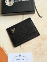 Prada Bags 60 Prada Classic Women's Clip Official Store Step, Type No. 1MC025 Oblique Triangle Wheat Route Do Exquisite craftsmanship Perfect cross-grain cowhide, this Style Saffiano leather Card Holder With Sex Coated Lang Metal Decal Set , Start Ingenious Wonderful Idea Of Fashionable Travel. Decor There is one Same color ‎ engraved Logo Highlight, Emphasize Craftsmanship Quality Standard ‌ Length 10cm high ​ 8cm - Image 3