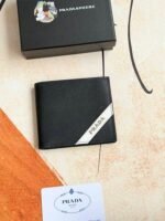 Prada Bags 75PRADA Men's Short Wallet Counter Latest Style, Official Website Synchronization, Genuine Development, Model 2M0513# Color as shown, blue. The blue leather texture is excellent, with threaded lining. Imported white steel hardware accessories feature a complex color-blocking design, making it more fashionable and unique. Dimensions: Length 11cm, Height 9cm