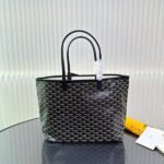 Goyard Bags 165 Ge~Ya Bag/Shopping Bag Compared old Neverfull Saint Louis bag, the Tote has numerous amazing advantages: it's extremely light soft yet still durable waterproof.Showcasing low-key and simple style, this design remains true its original mission.Equipped with detachable small inner pocket, it comes in a variety of colors to meet personal daily matching needs, easily storing all items for street gatherings or long-distance travel. Extremely practical. Two sizes available Medium 47 27 14cm Large size: 57 bag opening 30 x 15cm - Image 3