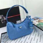 Prada Bags P250 Quality with Exclusive Gift Box Upgrade Moon-Shaped Vintage Made of Imported Original Parachute Fabric, Lightweight Practical Hobo Simple Durable, Small/Lightweight/Functional/Good Match/Fashionable Underarm Bag, Can Also Be Handheld, Super Versatile and Easy to Use. This is currently the most popular bag among celebrities. Aren't you tempted? Ladies, hurry up! Dimensions: length 23x height 13x base 5cm, model 1NE515