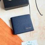 Prada Bags 75PRADA Men's Short Wallet Counter Latest Style, Official Website Synchronization, Genuine Development, Model 2M0513# Color as shown, blue. The blue leather texture is excellent, with threaded lining. Imported white steel hardware accessories feature a complex color-blocking design, making it more fashionable and unique. Dimensions: Length 11cm, Height 9cm